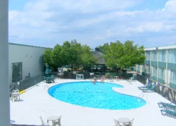 Ramada by Wyndham Fishkill hotel thumbnail 3