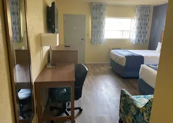 Days Inn by Wyndham Gainesville University hotel thumbnail 4