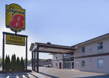 Super 8 by Wyndham Little Rock/North/Airport hotel thumbnail 2