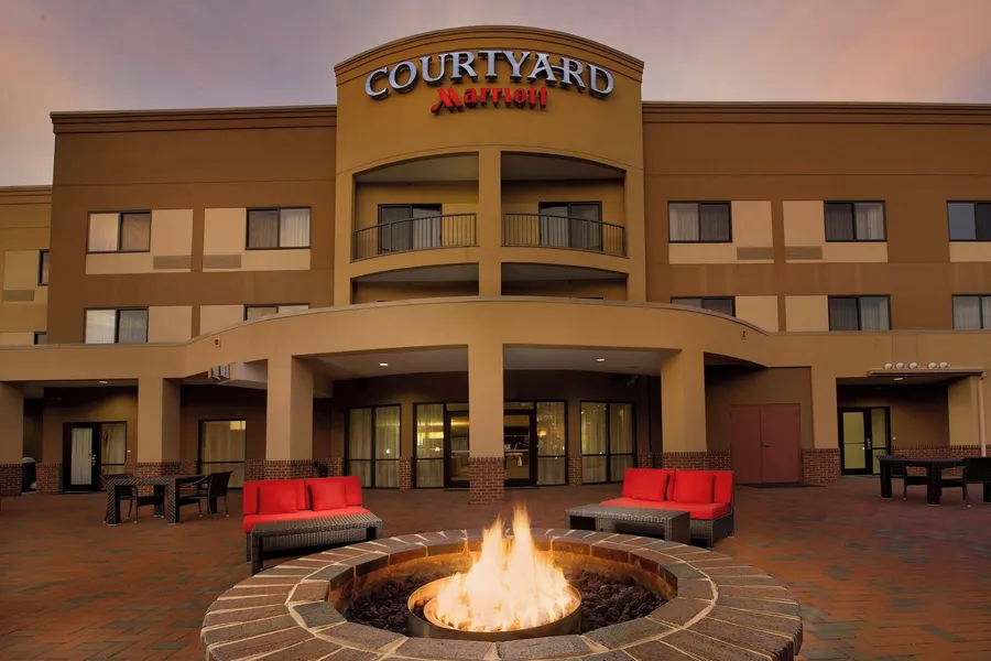 Courtyard Marriott Waldorf hotel detail image 2