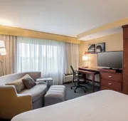 Courtyard Marriott Waldorf hotel detail image 7
