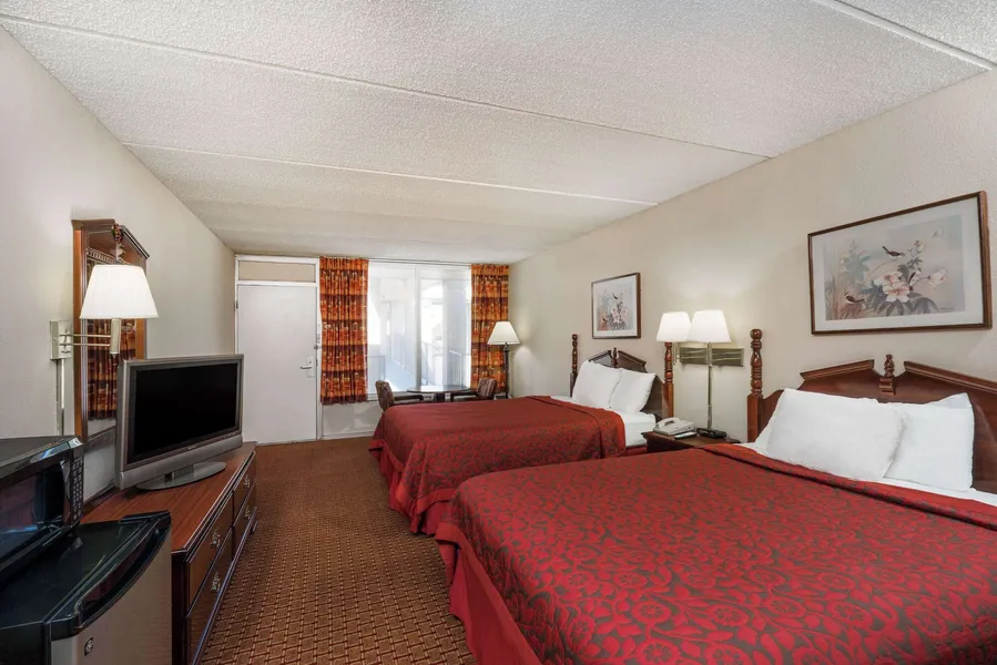 Days Inn by Wyndham Hurricane Mills hotel detail image 6