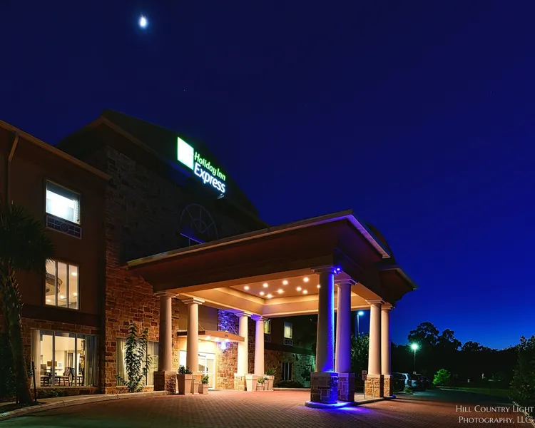 Holiday Inn Express & Suites Fredericksburg by IHG hotel detail image 2