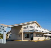 Super 8 by Wyndham Fort Bragg hotel detail image 4