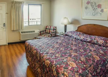 Rodeway Inn & Suites hotel thumbnail 6