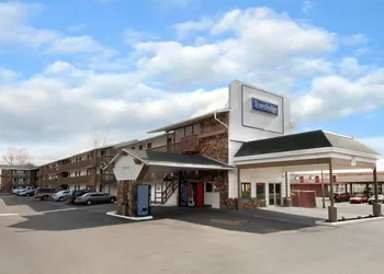 Travelodge by Wyndham Port of Tacoma WA hotel thumbnail 2