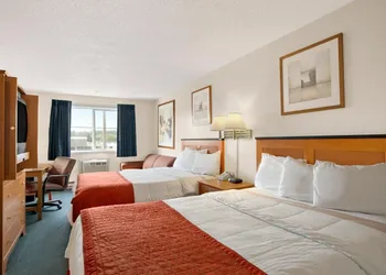 Travelodge by Wyndham Port of Tacoma WA hotel thumbnail 6
