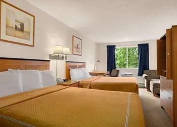 Travelodge by Wyndham Port of Tacoma WA hotel thumbnail 7