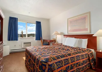 Travelodge by Wyndham Port of Tacoma WA hotel thumbnail 8