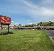 Econo Lodge Newton hotel detail image 3