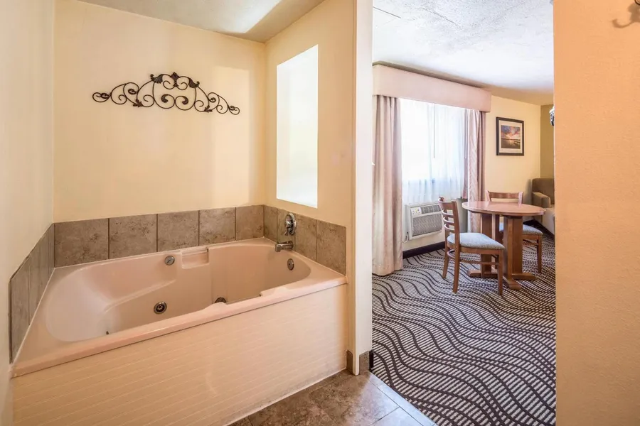 Quality Inn & Suites Coeur d'Alene hotel detail image 2