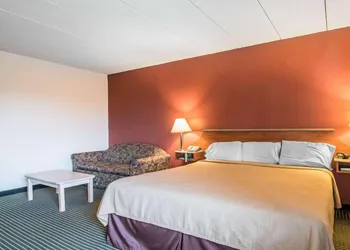 Econo Lodge Near Plymouth State University hotel thumbnail 3