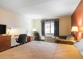 Econo Lodge Near Plymouth State University hotel thumbnail 4