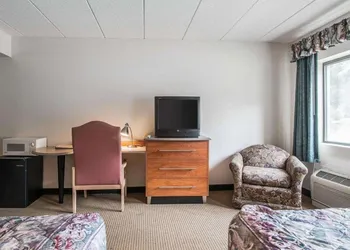Econo Lodge Near Plymouth State University hotel thumbnail 6