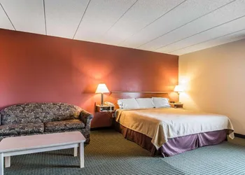 Econo Lodge Near Plymouth State University hotel thumbnail 8