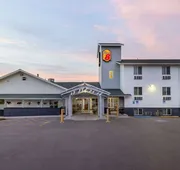 Super 8 by Wyndham Belgrade/Bozeman Airport hotel detail image 3