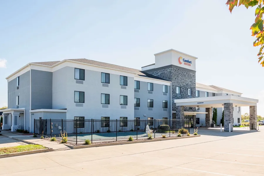 Comfort Suites Bloomington I-55 and I-74 hotel detail image 2