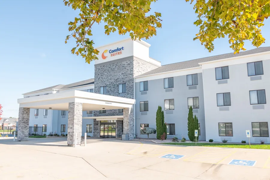 Comfort Suites Bloomington I-55 and I-74 hotel detail image 6
