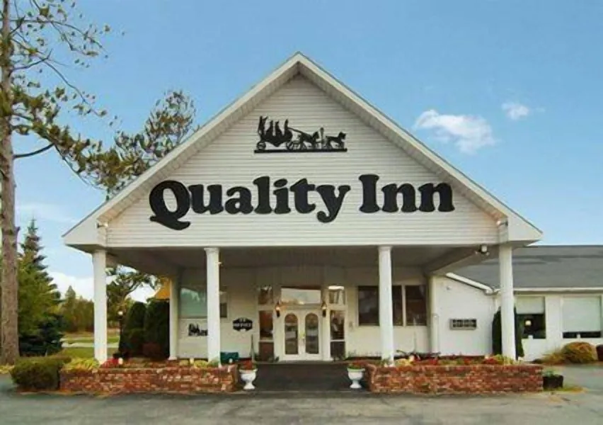 Quality Inn & Suites Mackinaw City Beachfront hotel detail image 2