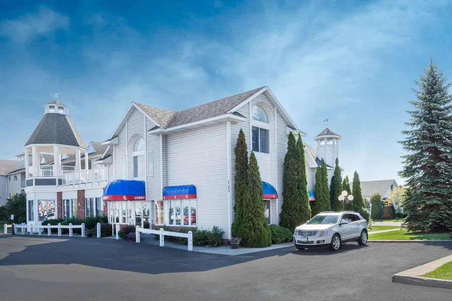 Ramada by Wyndham Mackinaw City Waterfront hotel detail image 2