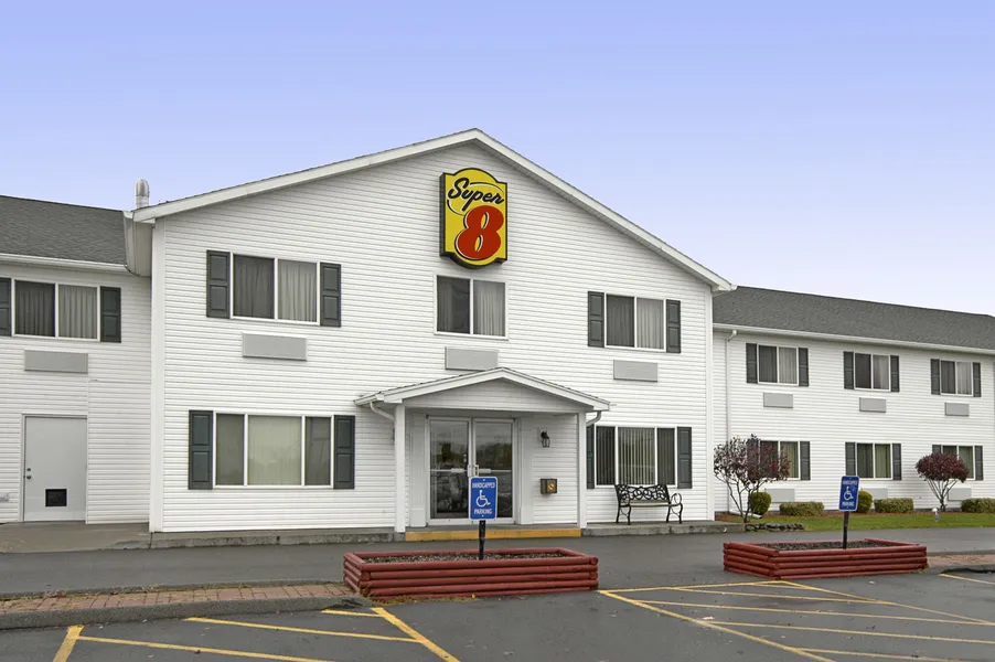 Super 8 by Wyndham Canandaigua hotel detail image 2