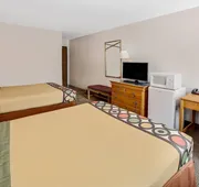 Super 8 by Wyndham Crystal Lake hotel detail image 5