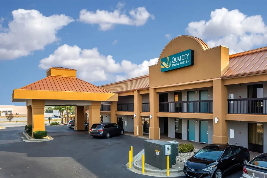 Quality Inn & Suites near Robins Air Force Base hotel detail image 2