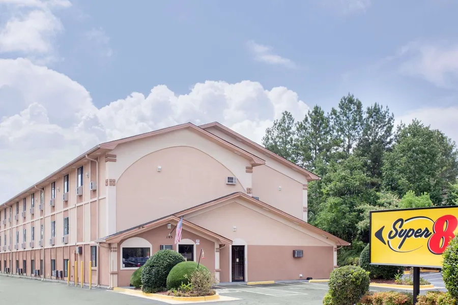 Super 8 by Wyndham Warner Robins hotel detail image 2