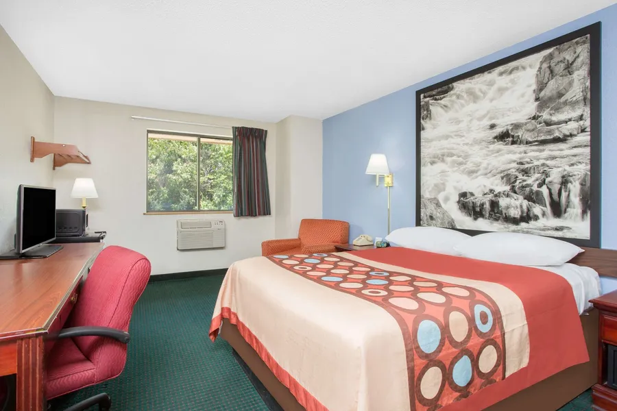 Super 8 by Wyndham Warner Robins hotel detail image 6