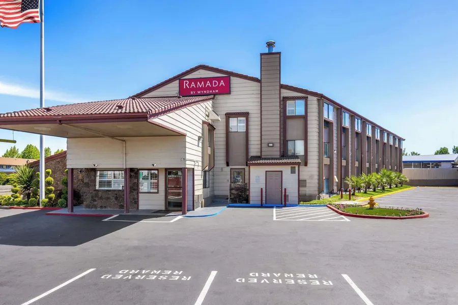 Ramada by Wyndham Medford Airport North hotel detail image 2