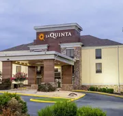 La Quinta Inn & Suites by Wyndham Covington hotel detail image 5