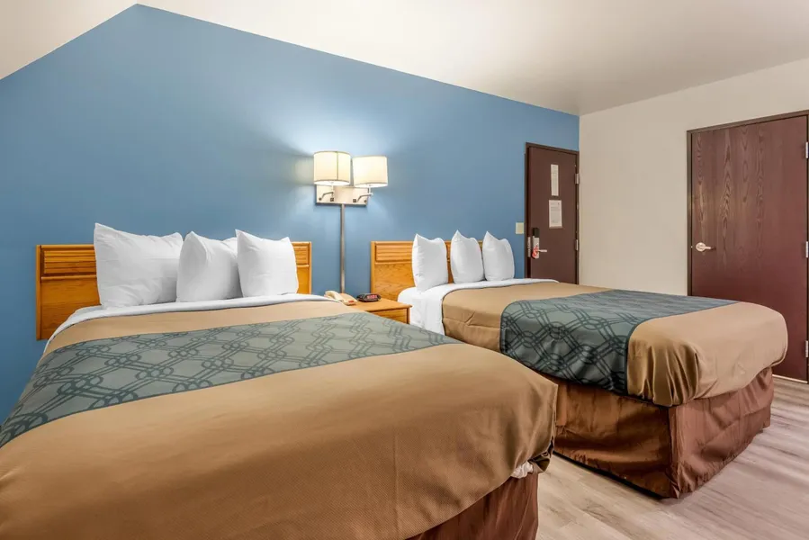Econo Lodge Saint Albans hotel detail image 6