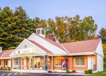 Knights Inn Lenox hotel thumbnail 3