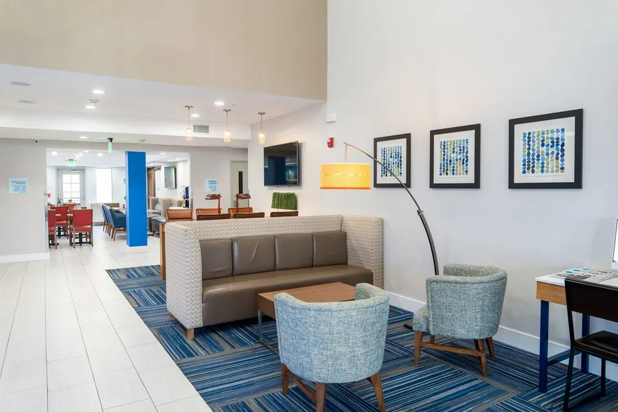 Holiday Inn Express & Suites Lake Forest by IHG hotel detail image 6