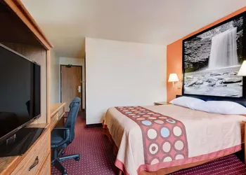 Super 8 By Wyndham Martinsburg hotel thumbnail 5