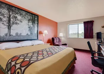 Super 8 By Wyndham Martinsburg hotel thumbnail 6