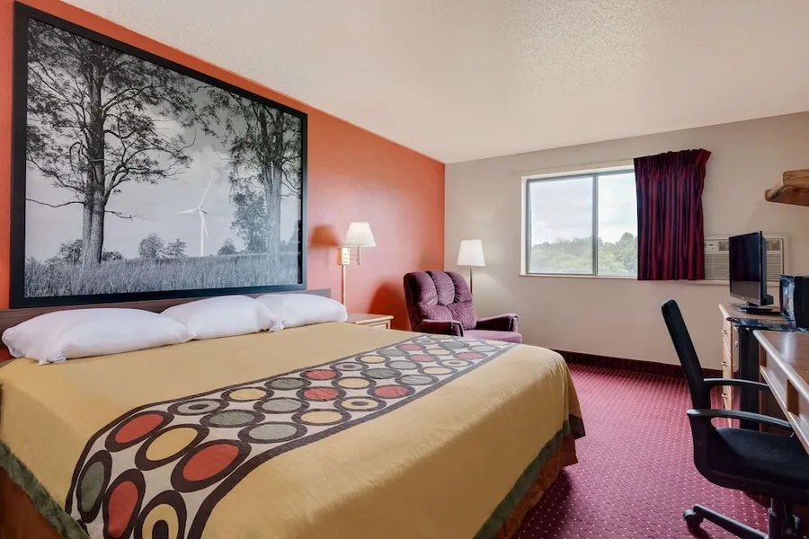 Super 8 By Wyndham Martinsburg hotel detail image 6