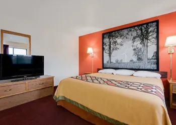 Super 8 By Wyndham Martinsburg hotel thumbnail 8