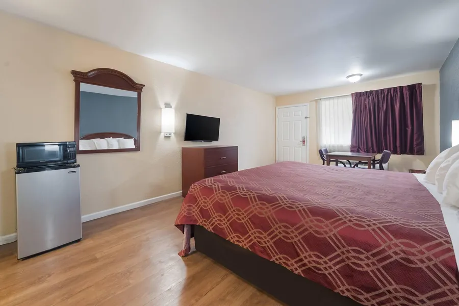 Econo Lodge Thomaston hotel detail image 6