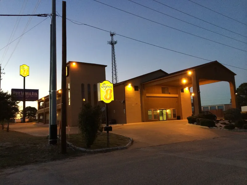 Super 8 by Wyndham Bastrop TX hotel detail image 2
