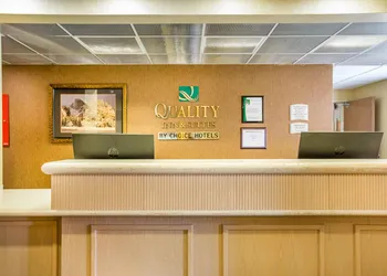Quality Inn & Suites hotel thumbnail 2