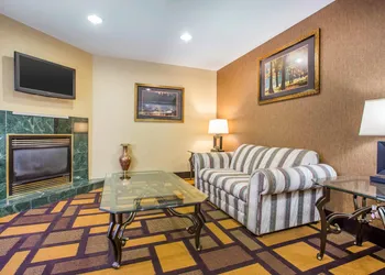 Quality Inn & Suites hotel thumbnail 3