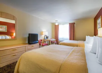 Quality Inn & Suites hotel thumbnail 5