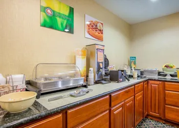 Quality Inn & Suites hotel thumbnail 7
