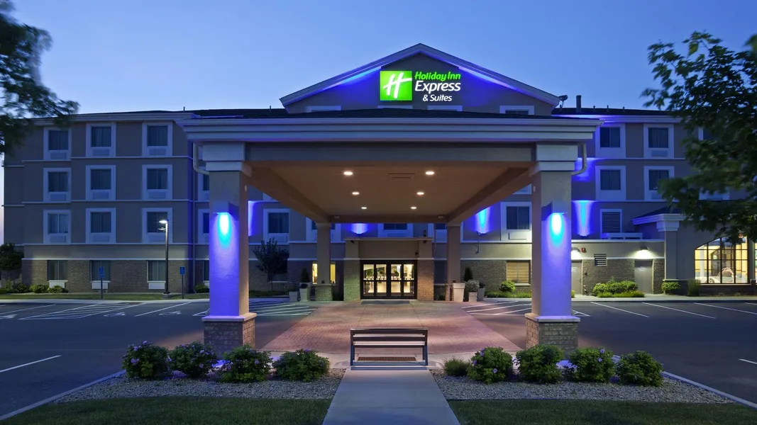 Holiday Inn Express Hotel & Suites Rogers by IHG hotel detail image 2