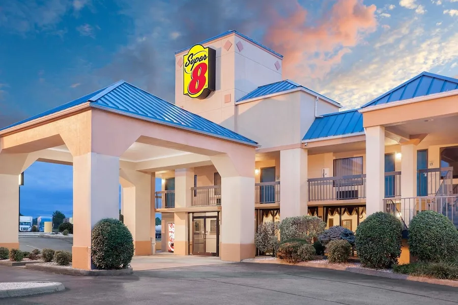 Super 8 by Wyndham Bulls Gap Greeneville Area hotel detail image 2