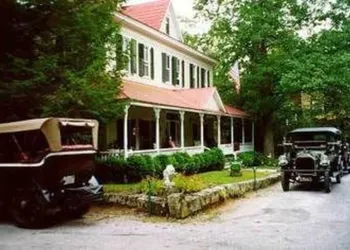 Edgeworth Inn hotel thumbnail 3