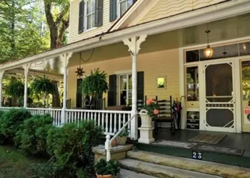 Edgeworth Inn hotel thumbnail 4