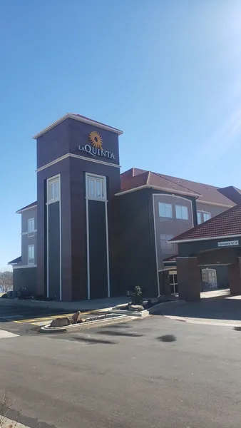 La Quinta Inn & Suites by Wyndham Shawnee hotel detail image 2