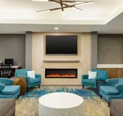 La Quinta Inn & Suites by Wyndham Shawnee hotel detail image 7